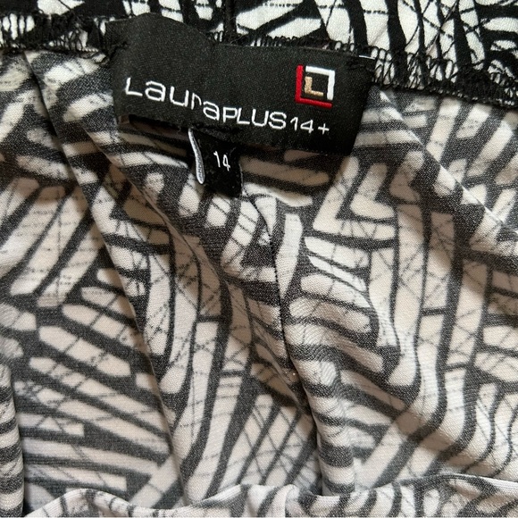 Laura PLUS Black & White A-Line Flowy Midi Skirt. Size 14. - Picture 10 of 10